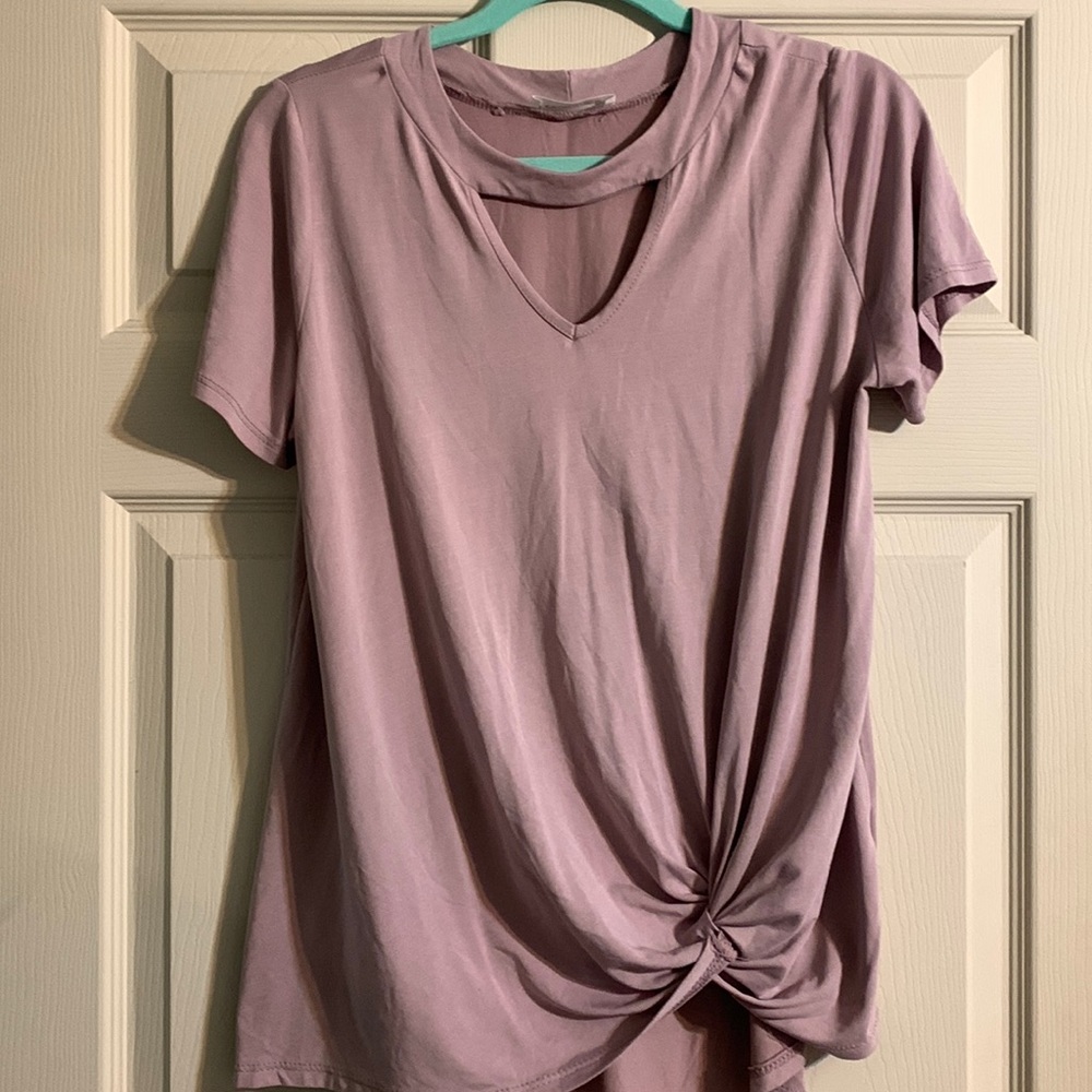 Cute top with cutout neck